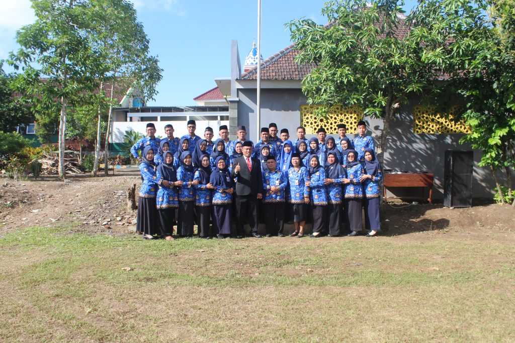 UPACARA PERINGATAN HUT RI KE-77 SMP NEGERI 1 SUMBERPUCUNG