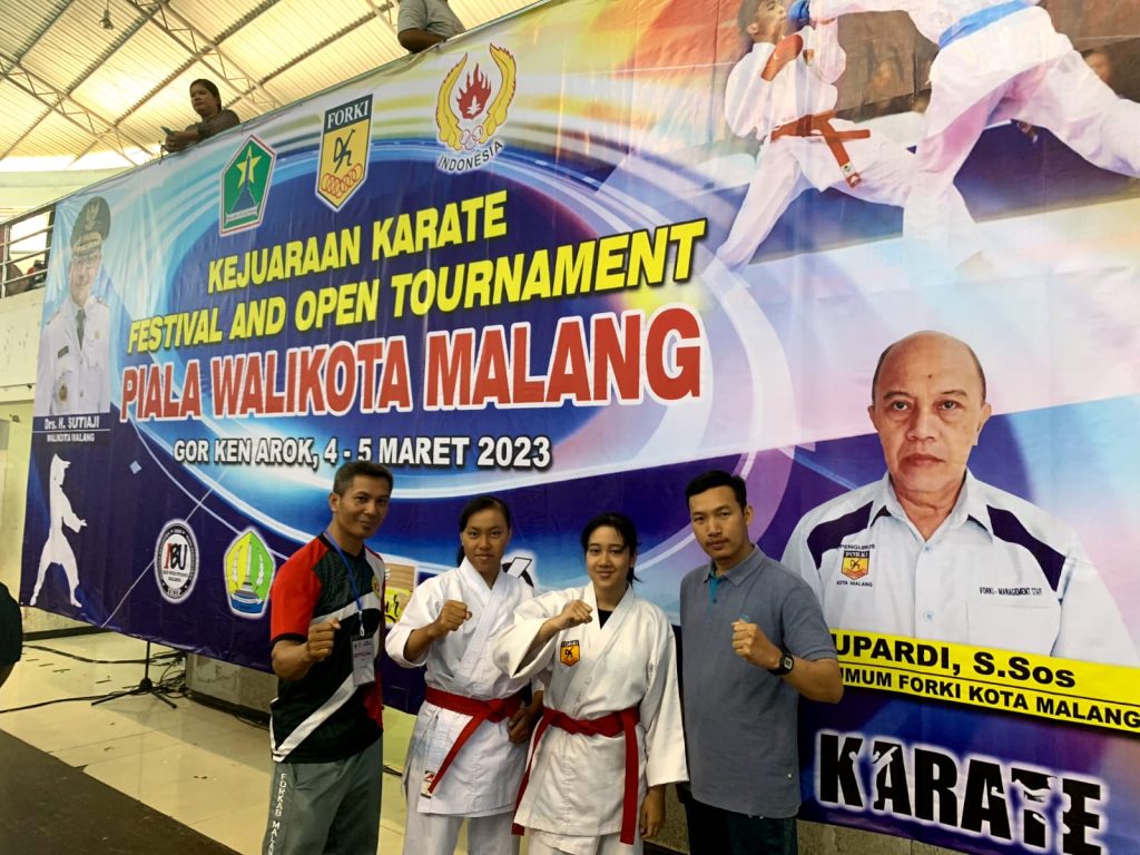 2 Siswi SMP Negeri 1 Sumberpucung raih medali dalam Kejuaraan Karate