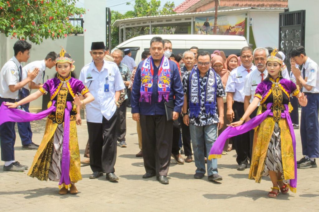 SEKOLAH SMP NEGERI 1 SUMBERPUCUNG TERIMA KUNJUNGAN TAMU DARI KUTAI KERTANEGARA