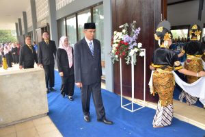 masuk ke tempat tasyakuran