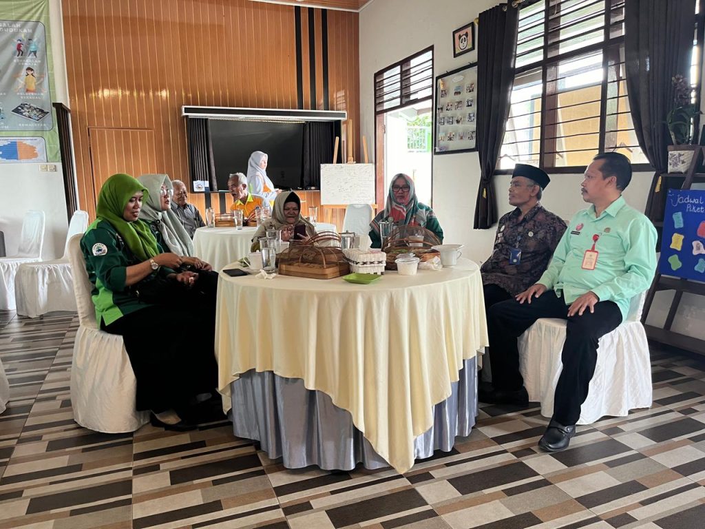 STUDY TIRU DARI SMP NEGERI 1 DAMPIT