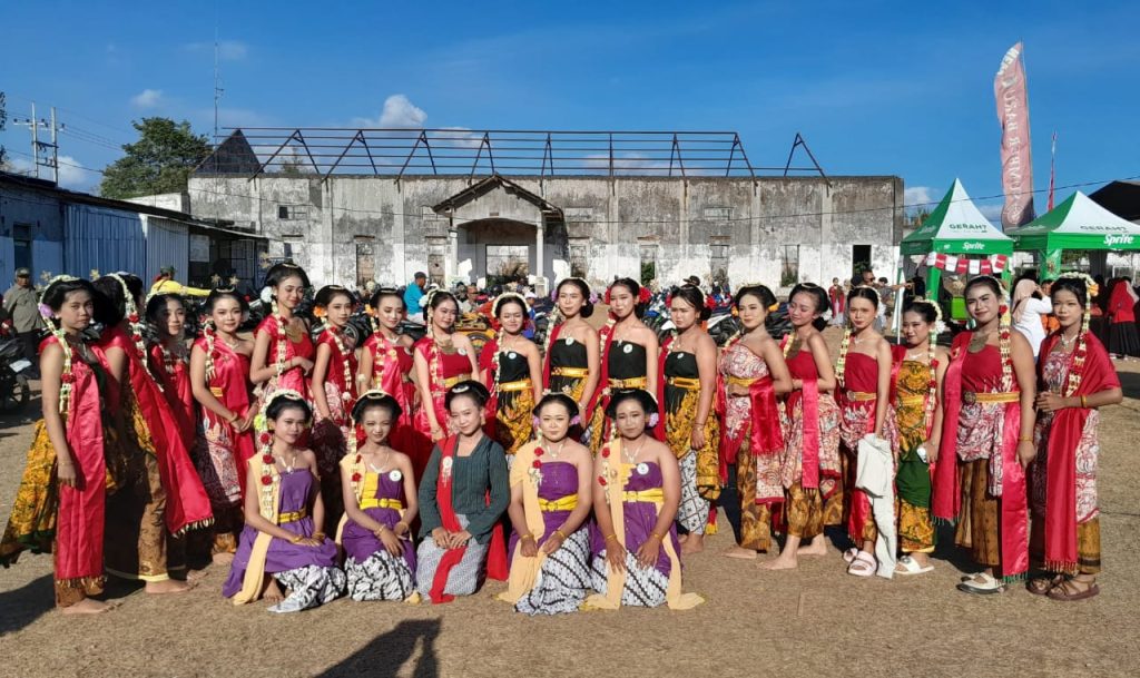 TARI GAMBYONG KOLOSAL dan TARI BEDHAYA DI GPG