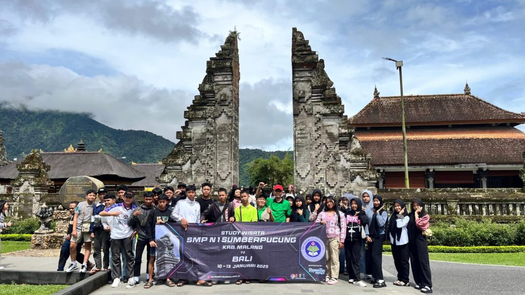 SMPN 1 SUMBERPUCUNG GOES TO BALI ( KARYAWISATA)