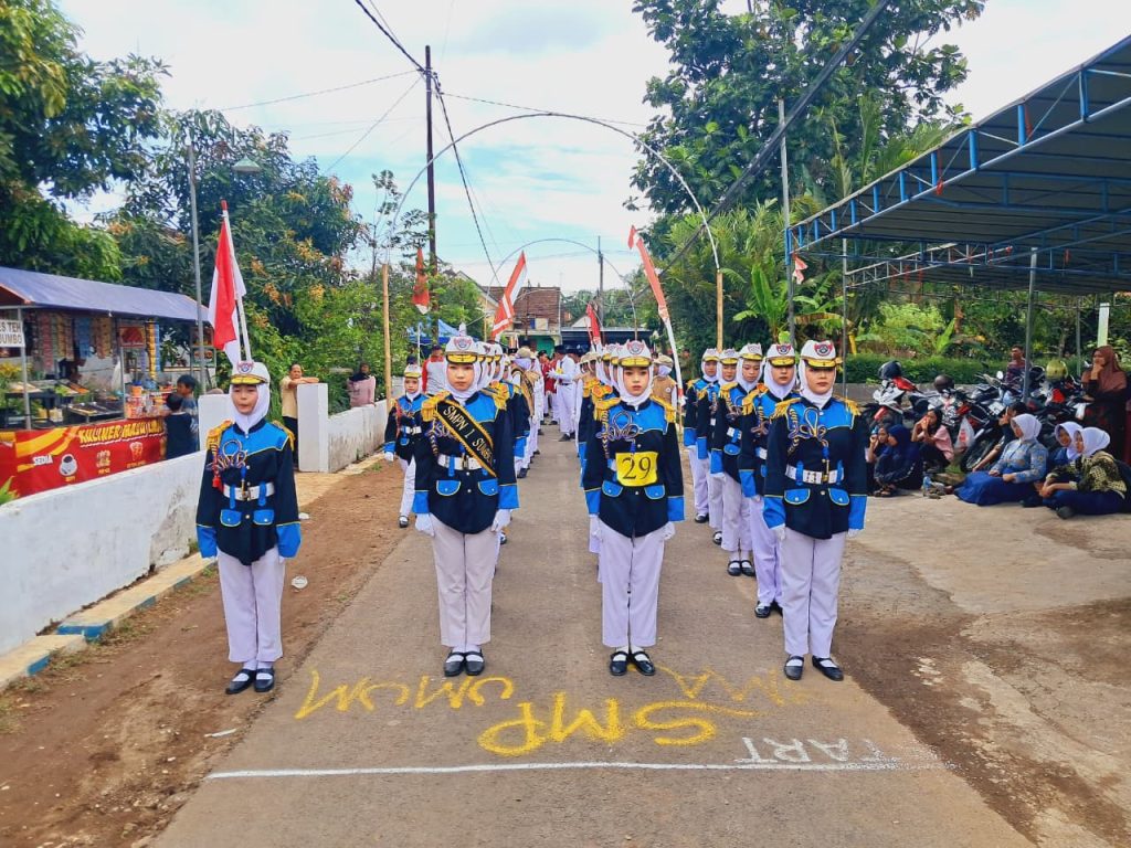 SMPN 1 Sumberpucung Turunkan 8 Pleton dalam Lomba Gerak Jalan HUT RI ke-80