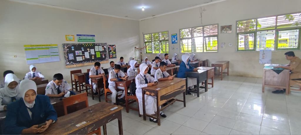 Semangat Ujian Akhir Semester di SMPN 1 Sumberpucung